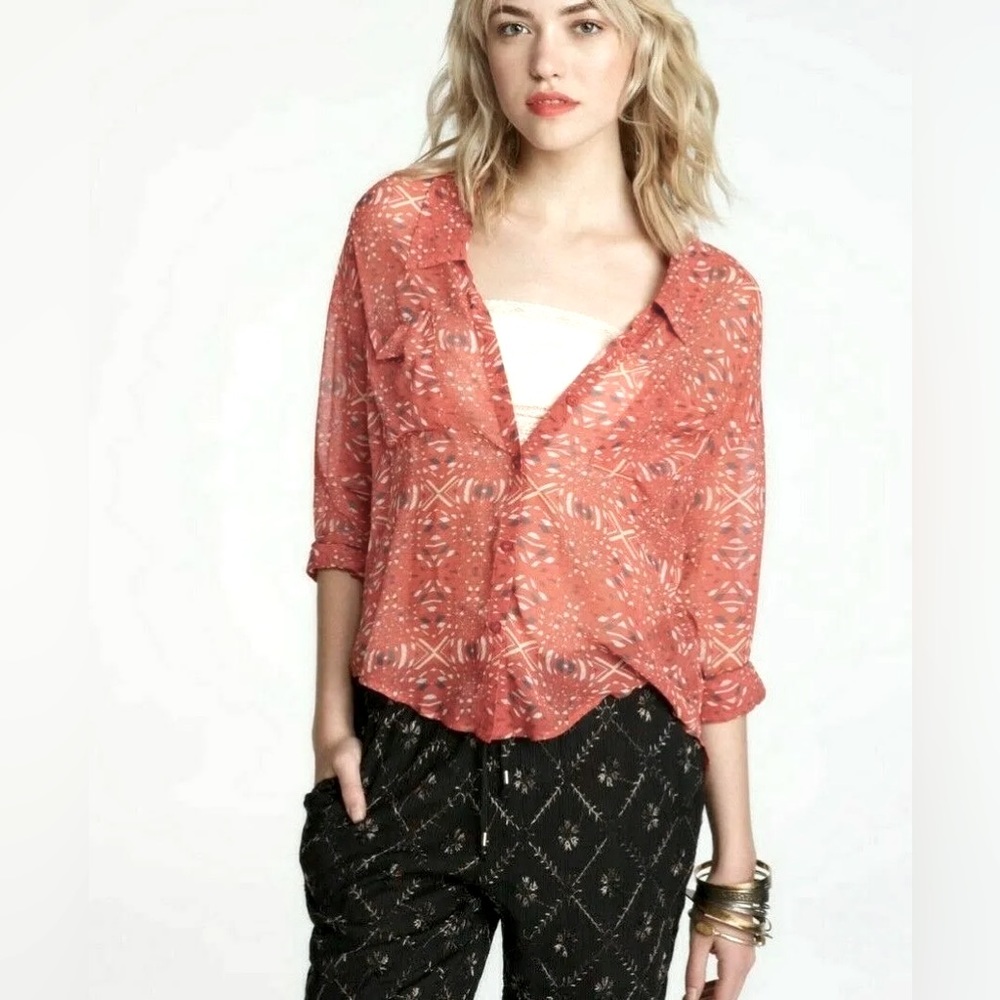~ FREE PEOPLE ~ Chiffon Easy Rider Geometric sz L Shirt Button Down BLOUSE TOP